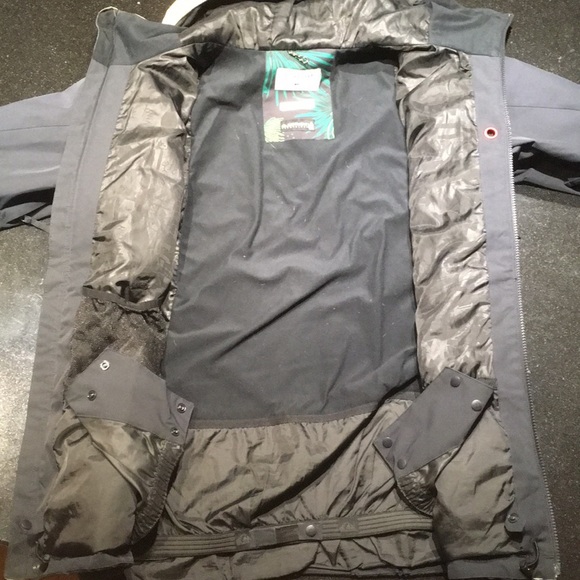 Quicksilver Dry Flight Ski/Snowboard Jacket - Picture 5 of 8